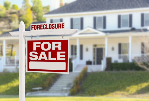 Thinking About Buying a&nbsp;Foreclosure?